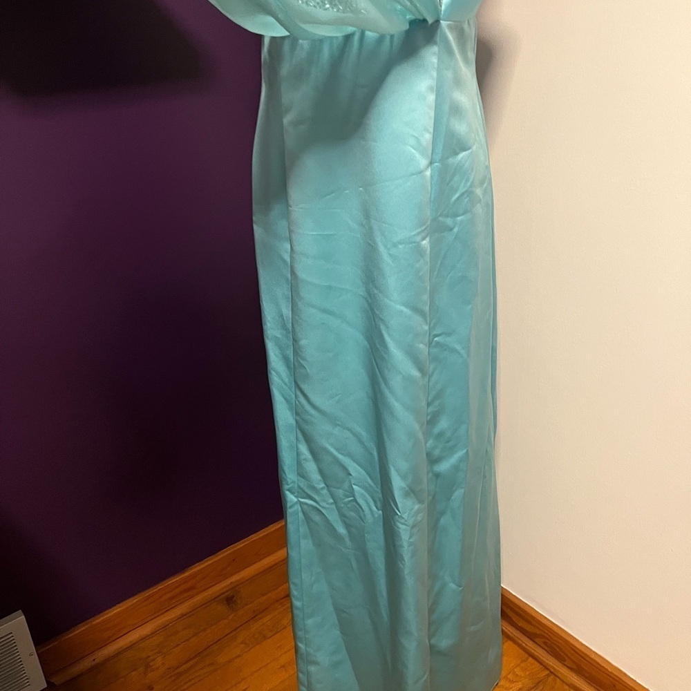 Discontinued David’s Bridal Style D19352 Bridesmaid Gown NWT - Picture 5 of 14